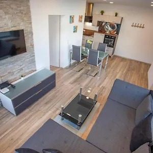 Apartment + 1 Free Parking Spot, Innsbruck
